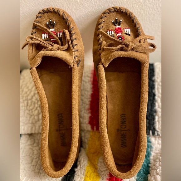 NWOT MinnetonkaThunderbird II Kilty Moccasin - Taupe Suede - size 6 - Picture 3 of 9